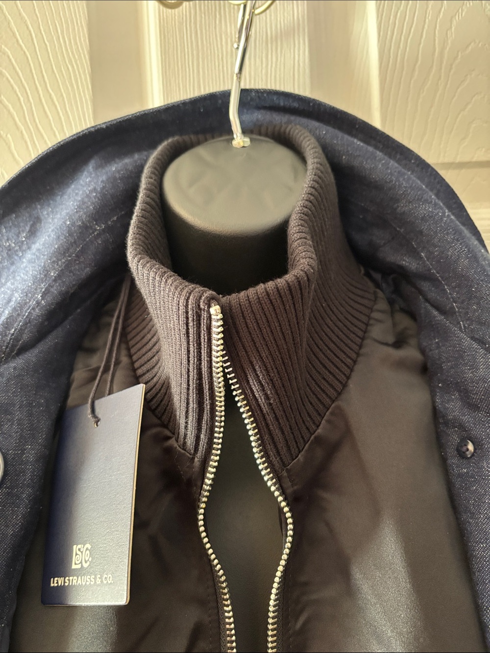 NWT Levi’s Jean Jacket with Detachable Vest - Picture 2 of 11